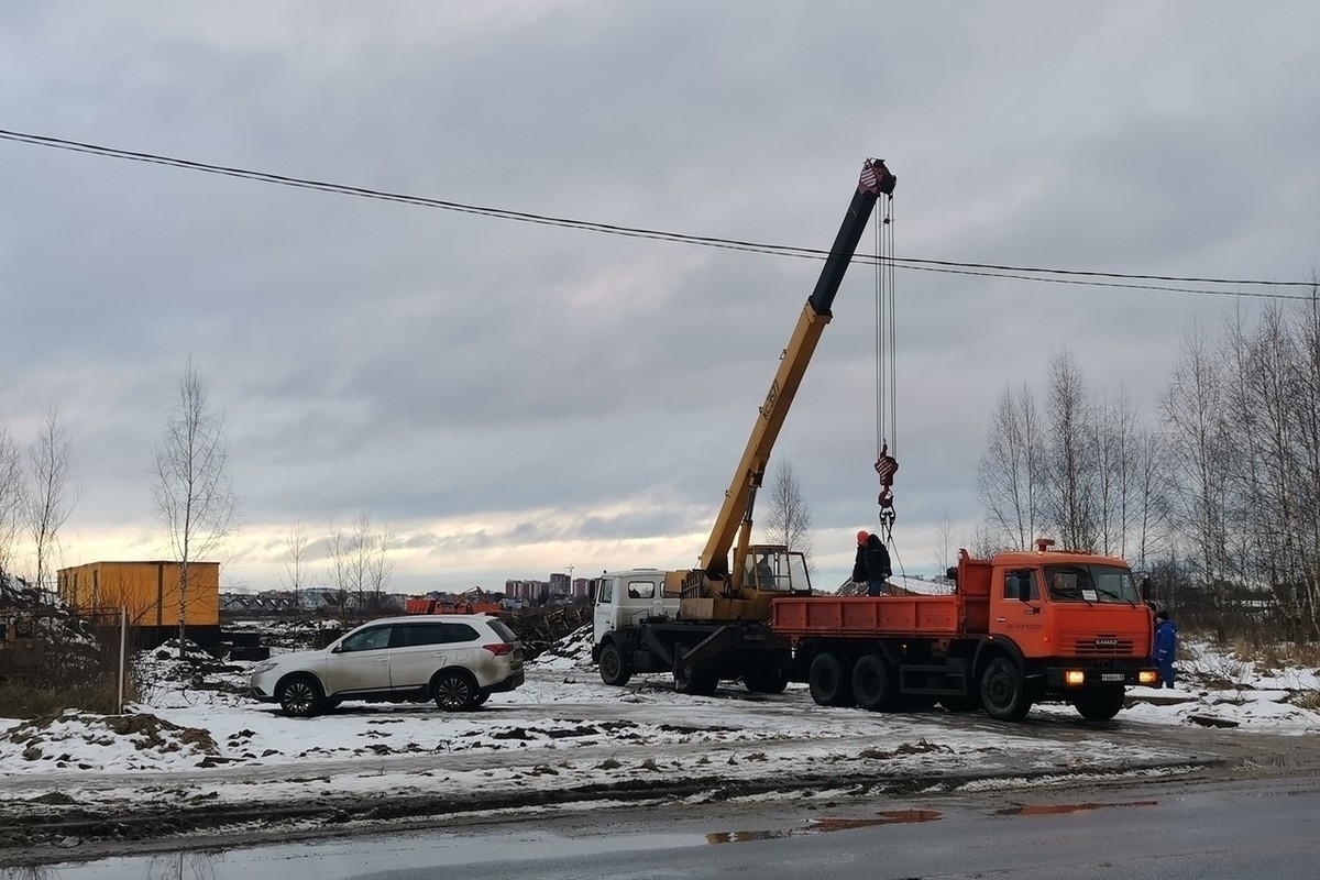 На месте будущей школы в Твери появился котлован и техника фото: ПТО