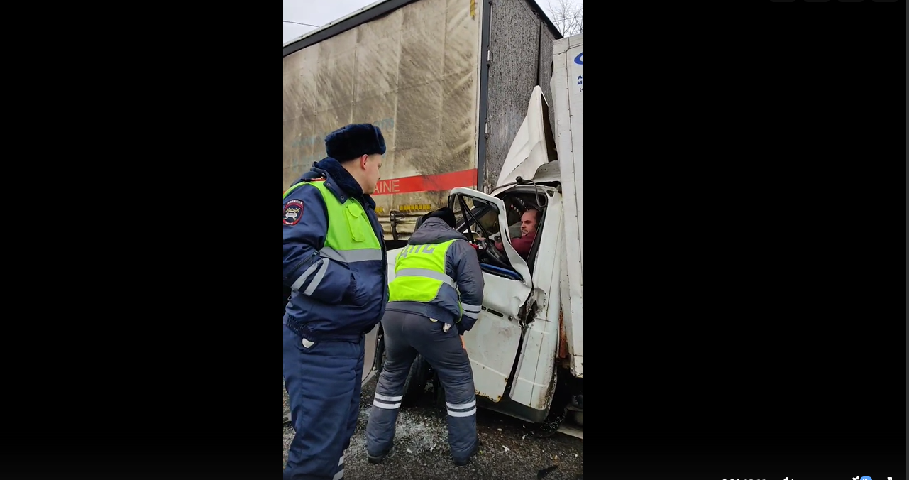 Появилось видео с места аварии с тремя грузовиками в Тверской области | ТОП  Тверь новости