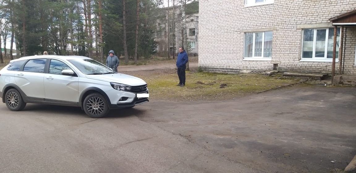 Пожилую женщину сбили на территории больницы в Тверской области Пожилую женщину сбили на территории больницы в Тверской области