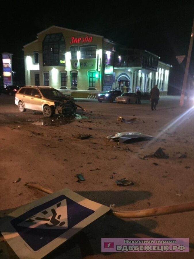 Стали известны подробности ДТП с девушкой и столбом в Бежецке Стали известны подробности ДТП с девушкой и столбом в Бежецке