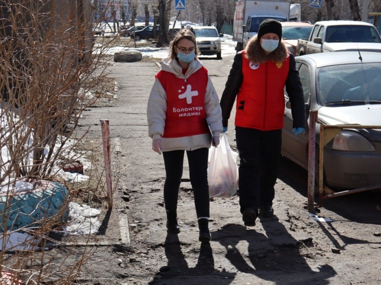 В Твери волонтеры привозят продукты, но в квартиру не входят В Твери волонтеры привозят продукты, но в квартиру не входят