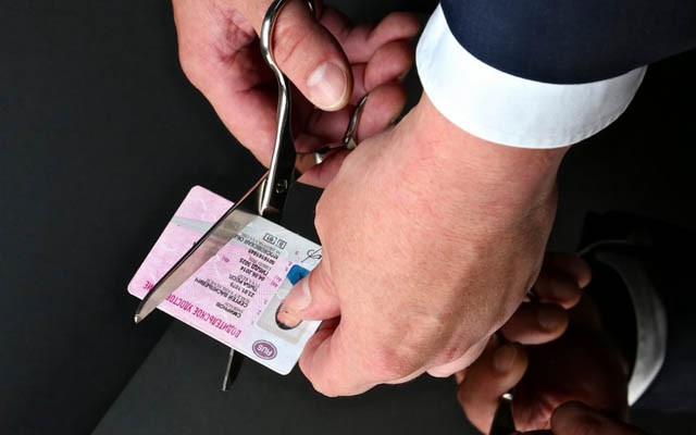 В Тверской области выдали водительские права алкоголикам и наркоманам В Тверской области выдали водительские права алкоголикам и наркоманам
