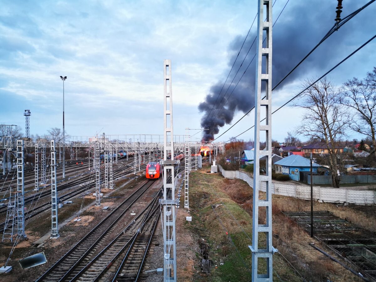 На Октябрьской железной дороге в Твери загорелся вагон поезда