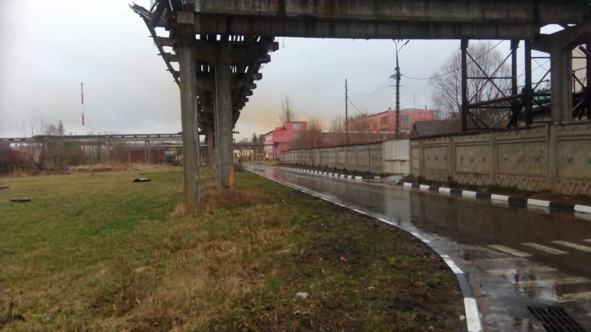 На химическом заводе в Тверской области произошёл хлопок с выбросом желтого дыма