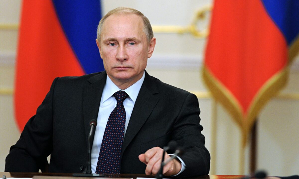 Владимир Путин продлил самоизоляцию граждан России до 11 мая Владимир Путин продлил самоизоляцию граждан России до 11 мая