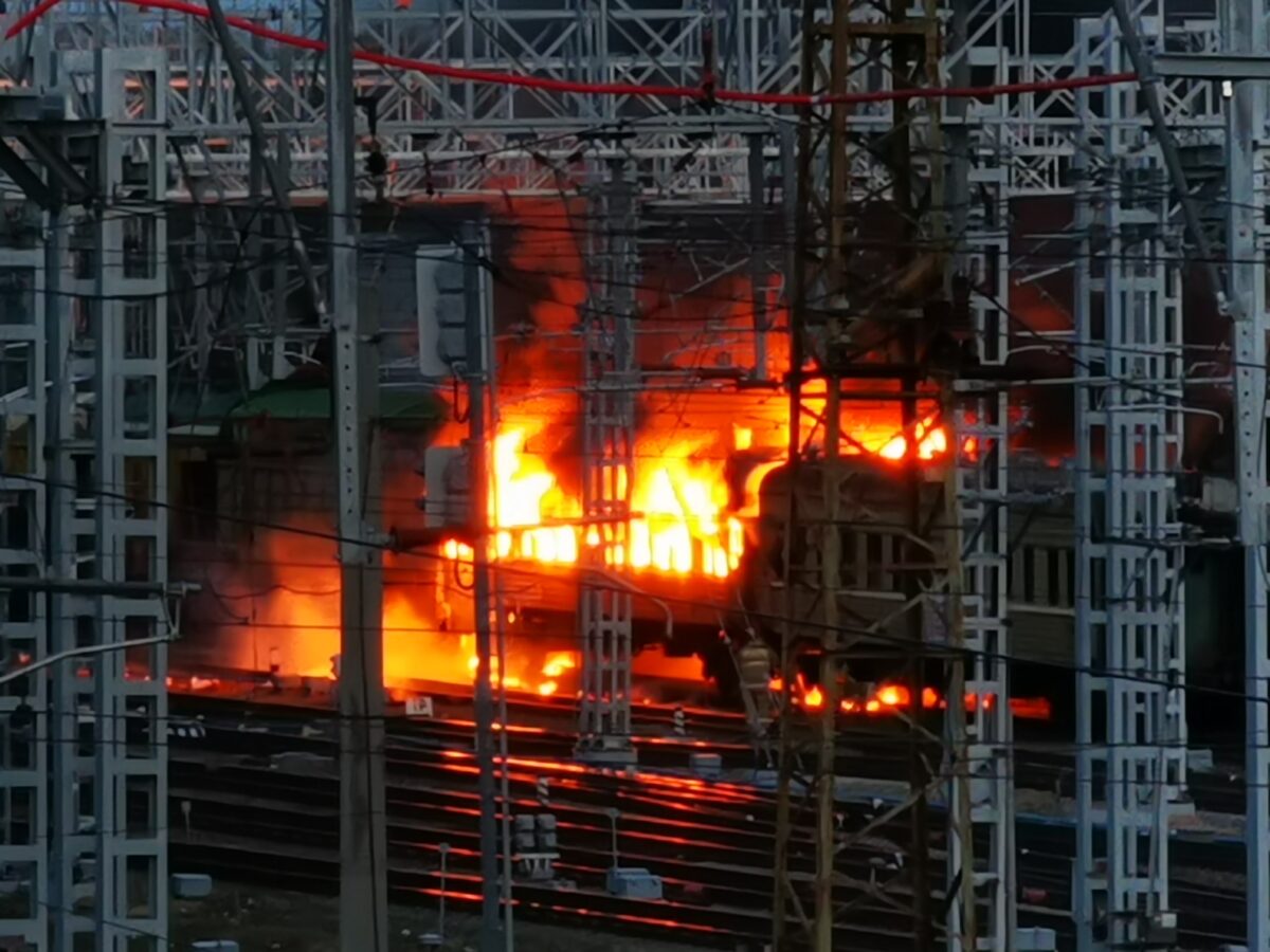 На Октябрьской железной дороге в Твери загорелся вагон поезда