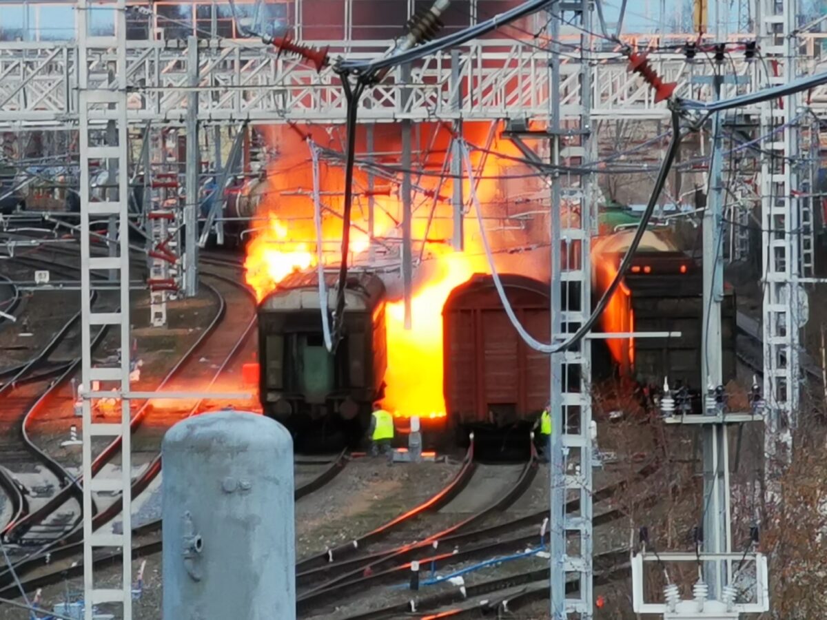 На Октябрьской железной дороге в Твери загорелся вагон поезда