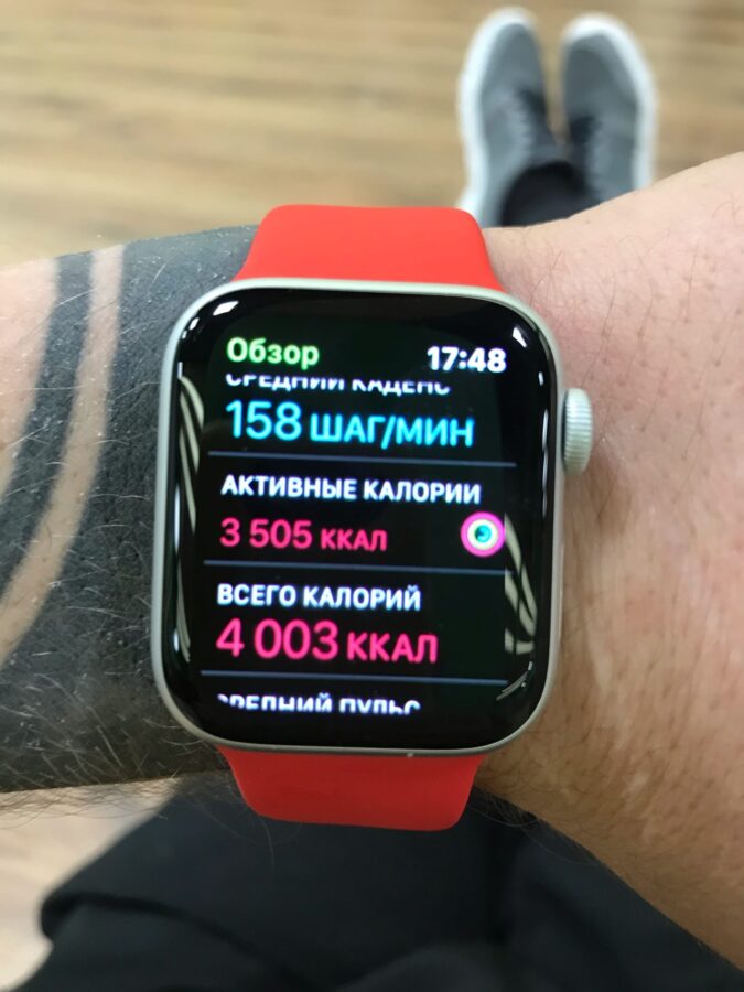 Тверской тренер пробежал по кругу марафон за четыре часа Тверской тренер пробежал по кругу марафон за четыре часа