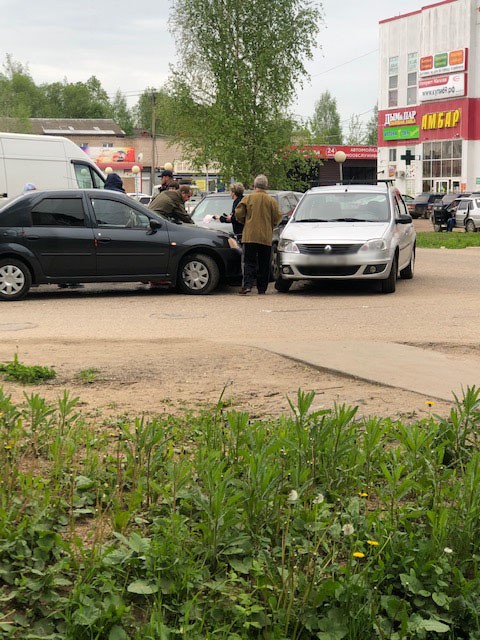Три иномарки не поделили перекрёсток в Тверской области