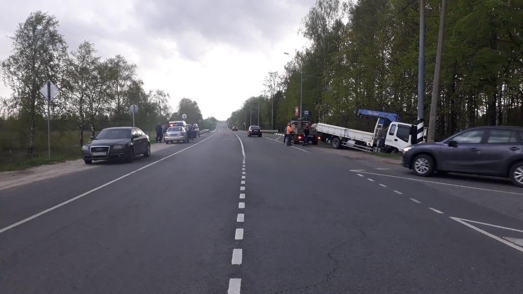Две девушки пострадали после "встречи" с манипулятором в Тверской области Две девушки пострадали после "встречи" с манипулятором в Тверской области