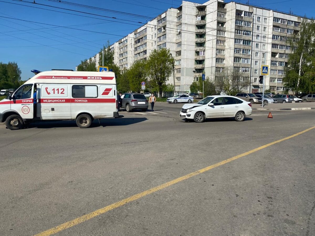 Двое водителей не поделили перекрёсток в Твери