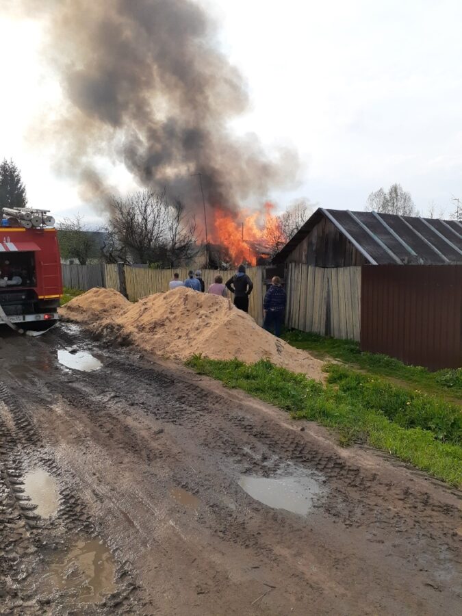 Пожар под Тверью оставил людей без крова, вещей и документов Пожар под Тверью оставил людей без крова, вещей и документов