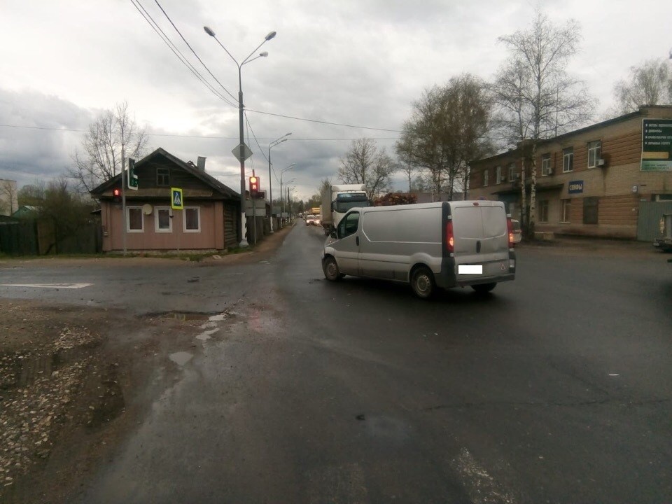 Водитель пострадал в столкновении двух автомобилей на М-10 в Тверской области