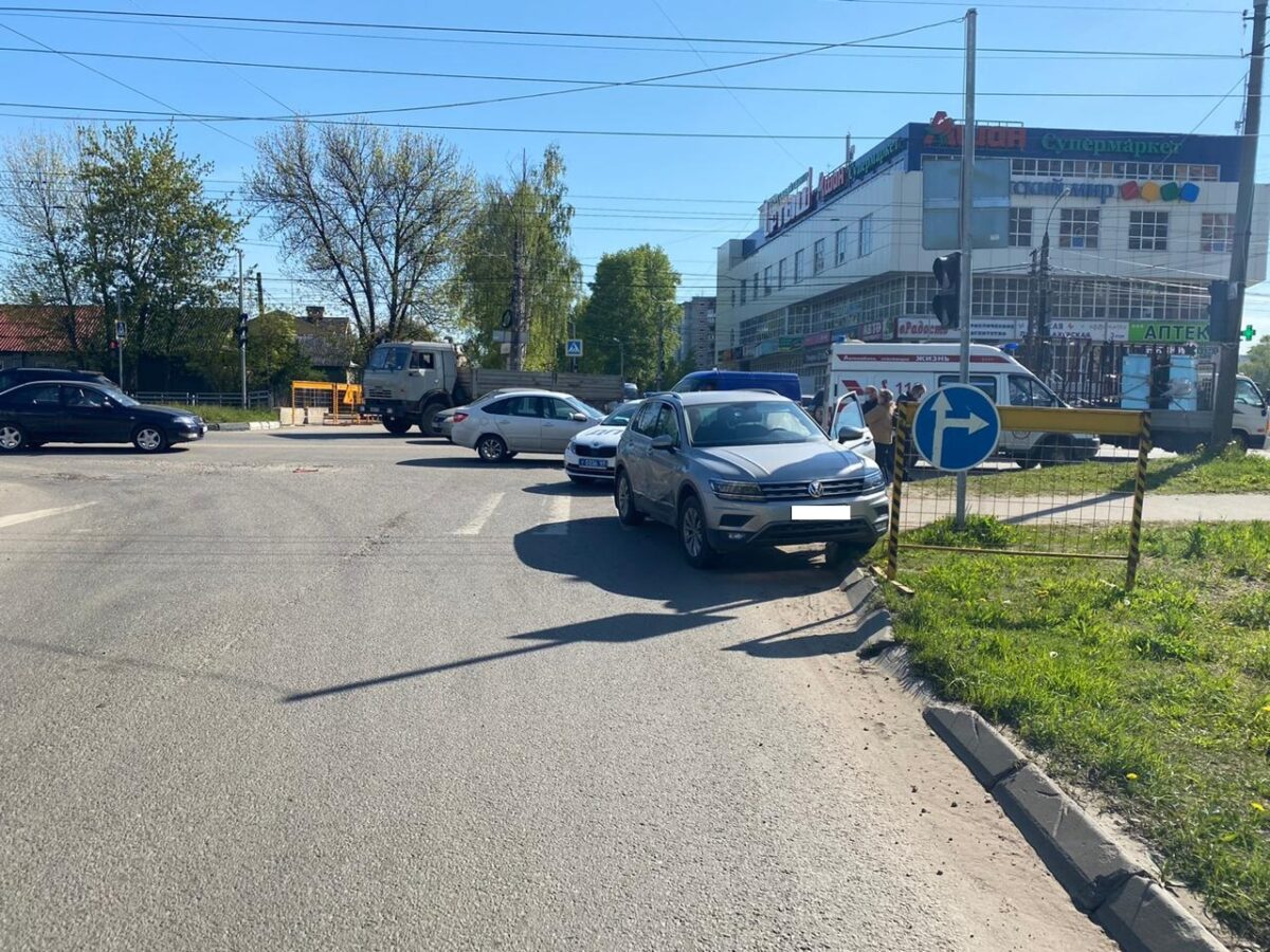 Двое водителей не поделили перекрёсток в Твери