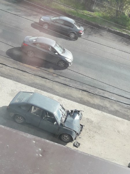 В столкновении на шоссе в Твери разбился "Москвич"