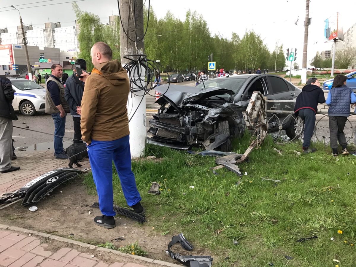 На улице Можайского в Твери произошло серьезное ДТП, есть пострадавшие