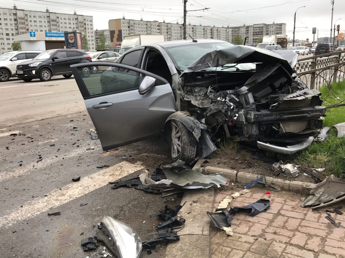 На улице Можайского в Твери произошло серьезное ДТП, есть пострадавшие