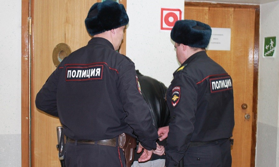 Жителя Тверской области будут судить за избиение представителя власти Жителя Тверской области будут судить за избиение представителя власти