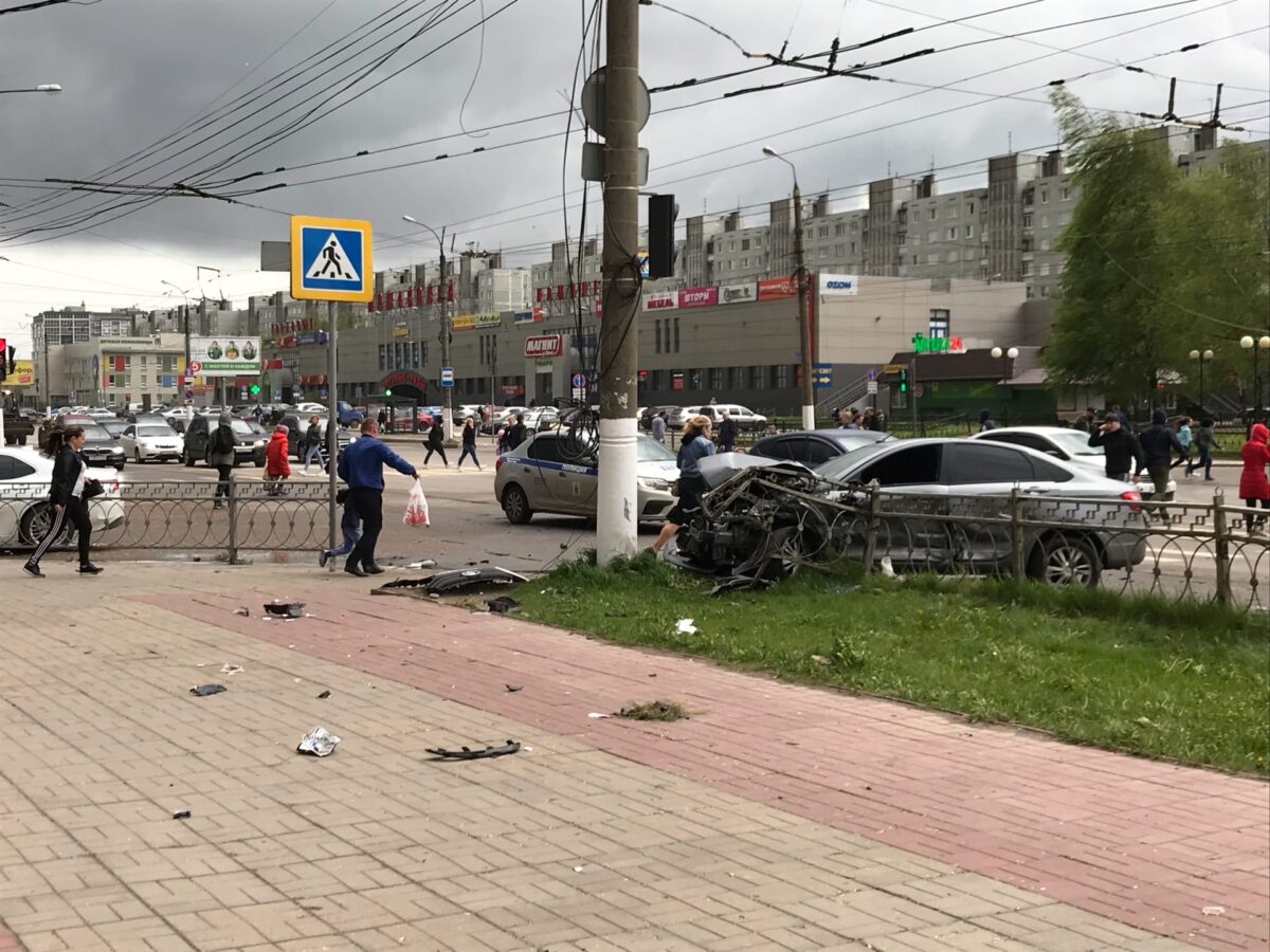 На улице Можайского в Твери произошло серьезное ДТП, есть пострадавшие