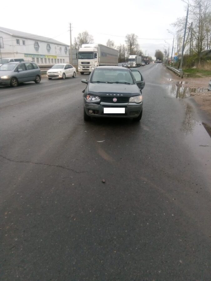 Водитель пострадал в столкновении двух автомобилей на М-10 в Тверской области