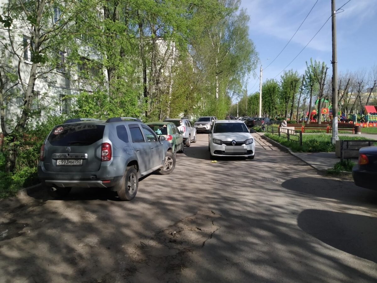 В Твери таксист сбил маленького мальчика В Твери таксист сбил маленького мальчика