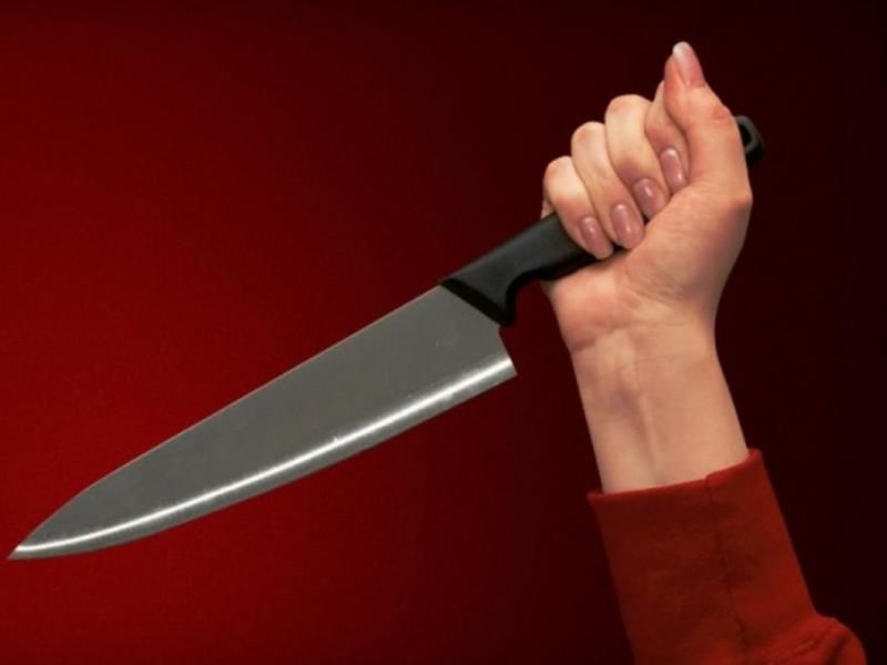 В Твери женщина зарезала своего знакомого В Твери женщина зарезала своего знакомого