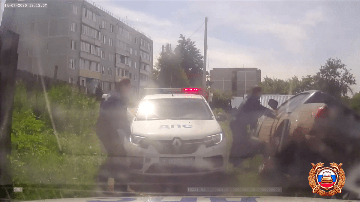 Появилось видео полицейской погони в Тверской области Появилось видео полицейской погони в Тверской области