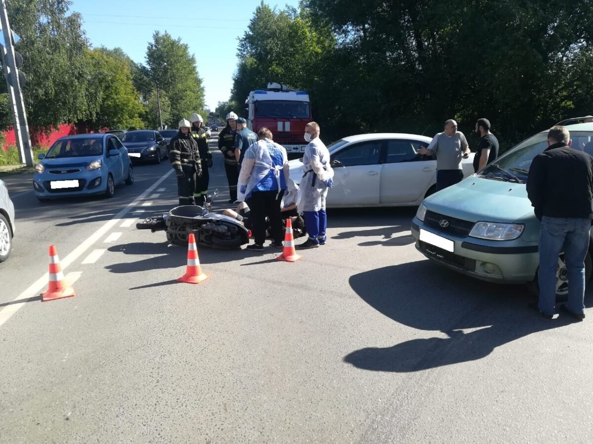 Мопедист, сбитый "Фольксвагеном" в Твери, получил множественные травмы Мопедист, сбитый "Фольксвагеном" в Твери, получил множественные травмы