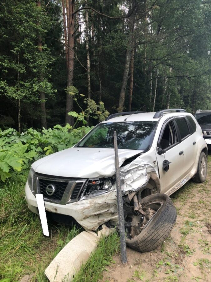Опубликованы фотографии с места тройного ДТП с пострадавшим под Тверью