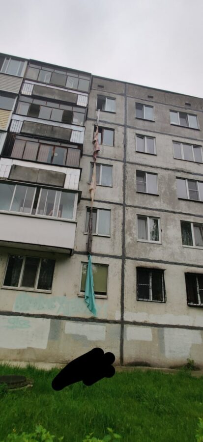 В Тверской области погибла пожилая женщина, спускавшаяся по простыням