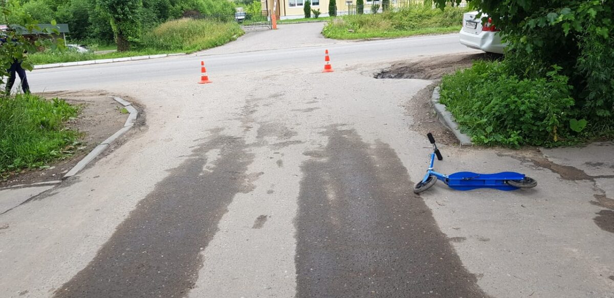 В Тверской области иномарка сбила 5-летнего мальчика на самокате В Тверской области иномарка сбила 5-летнего мальчика на самокате