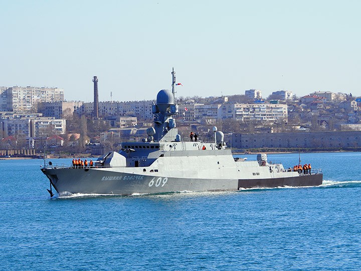 Моряки поздравили с праздником жителей Вышнего Волочка Тверской области Моряки поздравили с праздником жителей Вышнего Волочка Тверской области