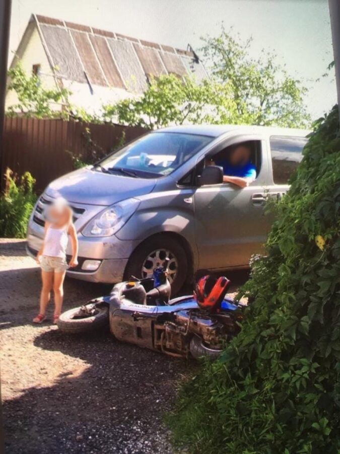13-летний водитель скутера госпитализирован в больницу после ДТП в Тверской области