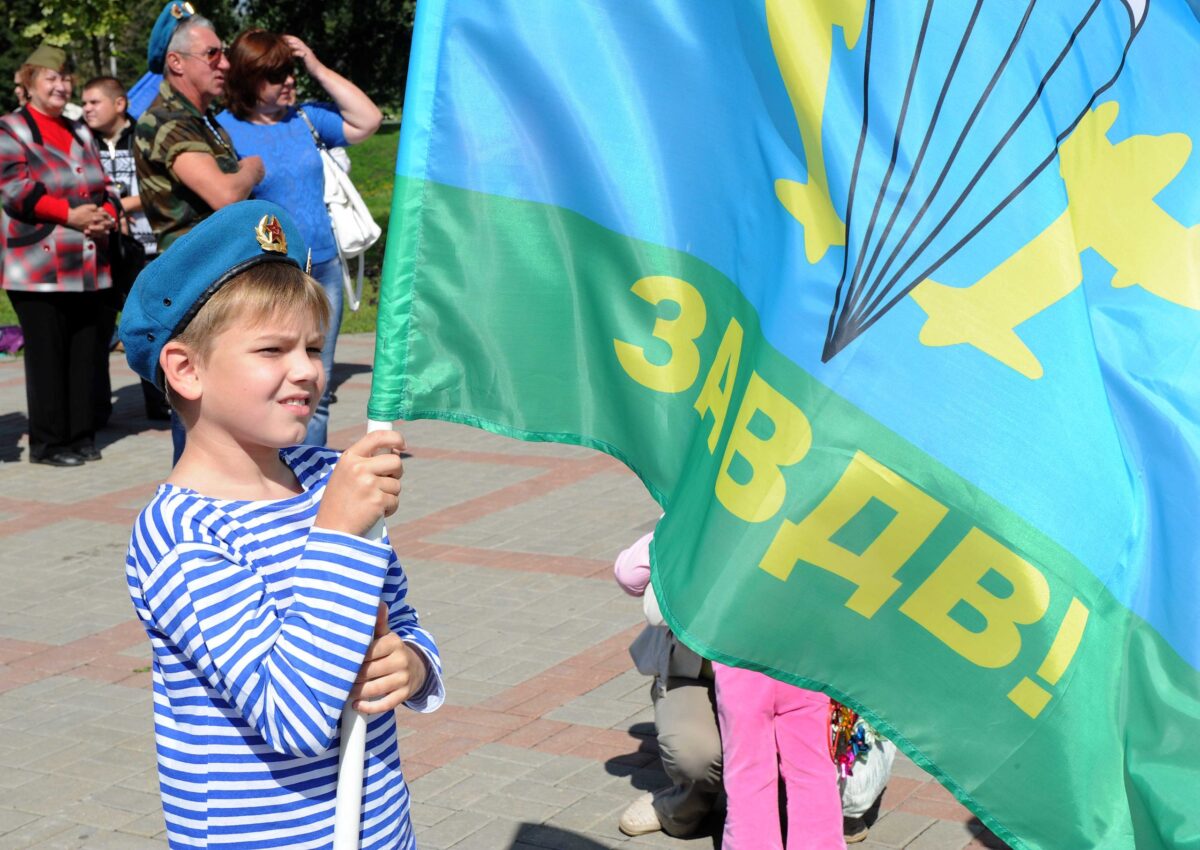 Губернатор Тверской области поздравил десантников с Днем ВДВ Губернатор Тверской области поздравил десантников с Днем ВДВ