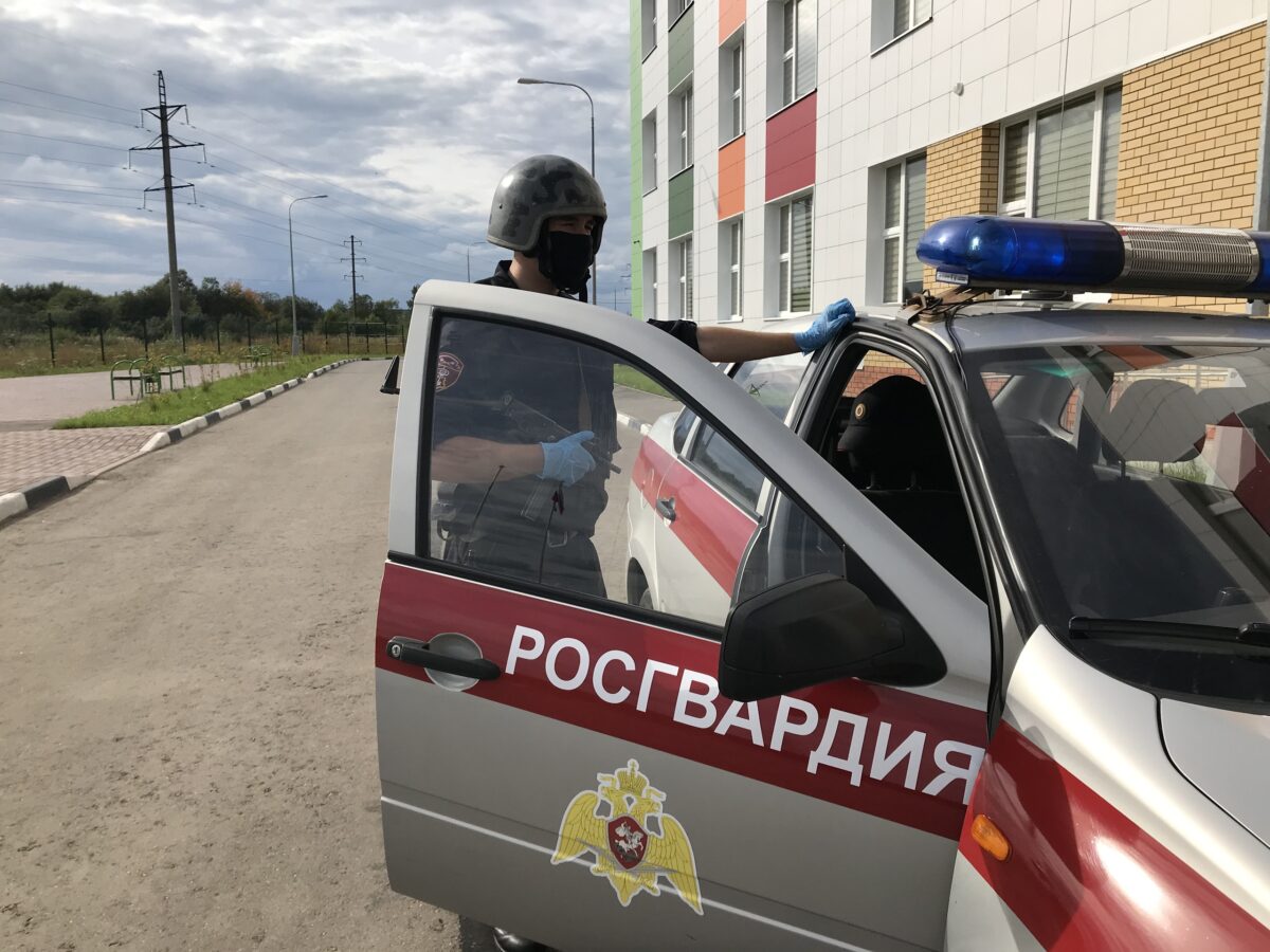 В Тверской области пьяный хулиган покалечил чужой автомобиль | ТОП Тверь  новости