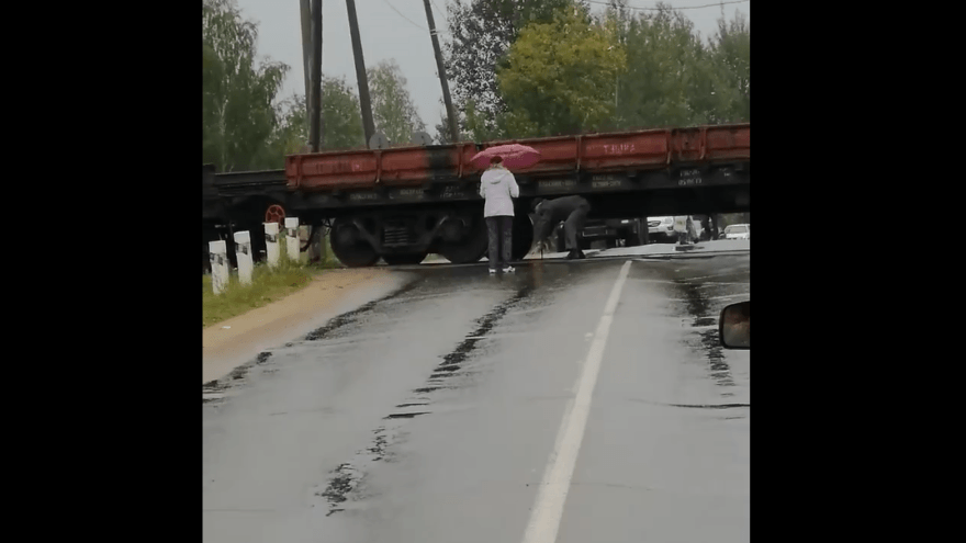 Прокуратура выяснит, почему жителям Тверской области пришлось лезть под поезд Прокуратура выяснит, почему жителям Тверской области пришлось лезть под поезд