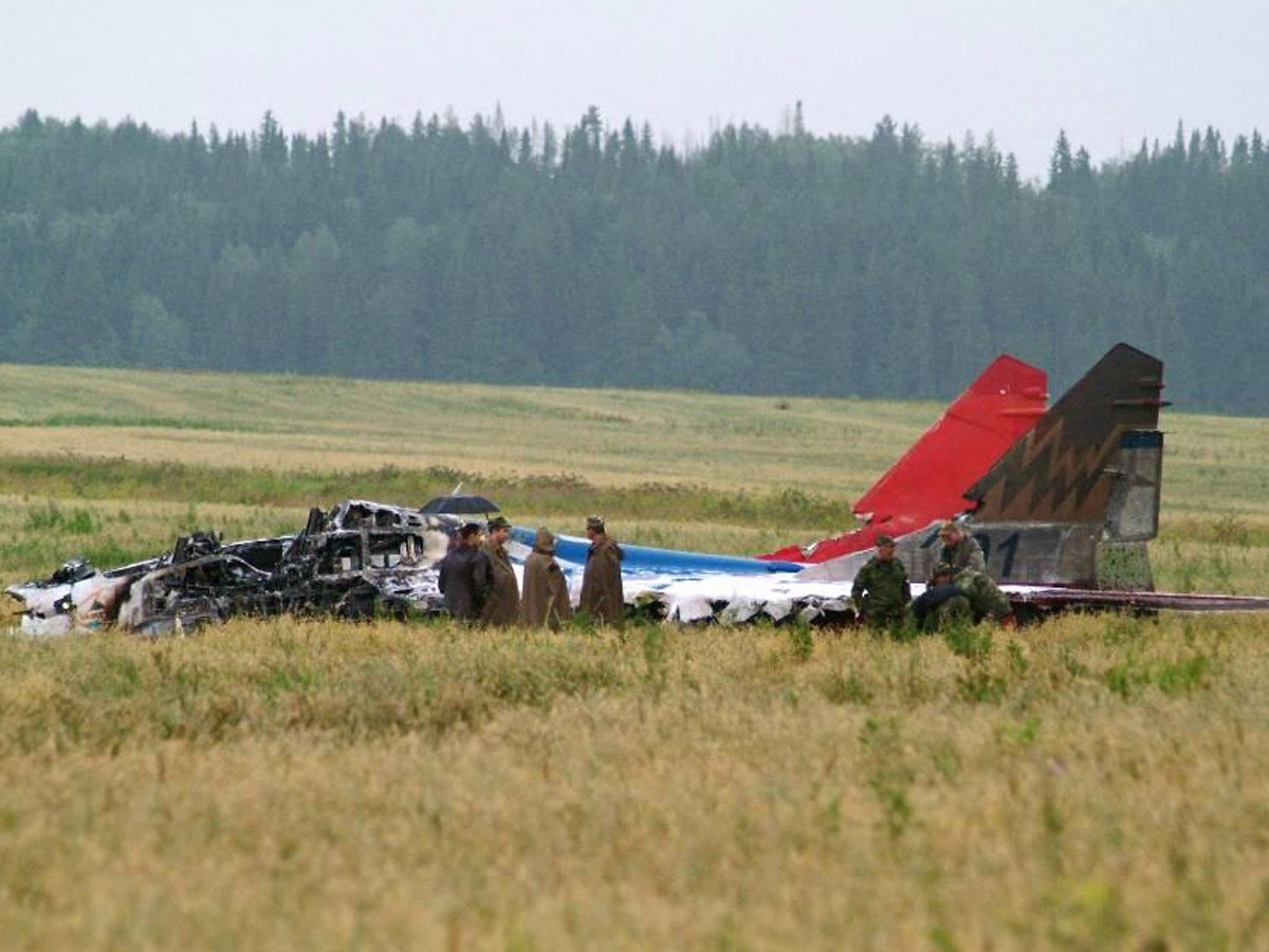 Пилоты упавшего Су-30 увели самолёт подальше от жилых районов Тверской области