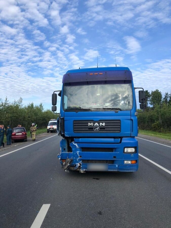 “Матиз” не поделил дорогу с грузовиком на М-10 в Тверской области