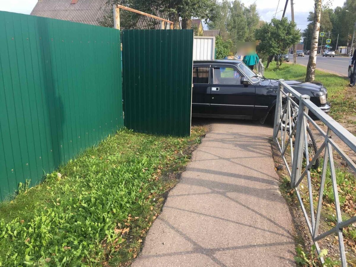 15-летний велосипедист попал под колёса "Волги" в Тверской области