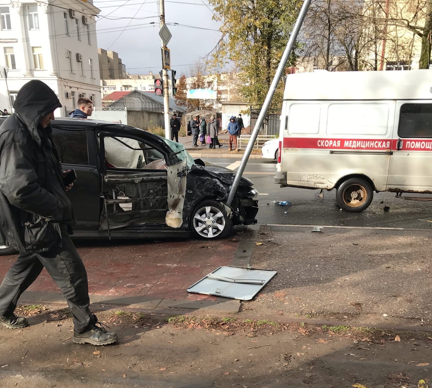 Чп тверь происшествия. ДТП по улице Склизкова. Авария с автобусом 143 Тверь. Край справедливости Тверь.