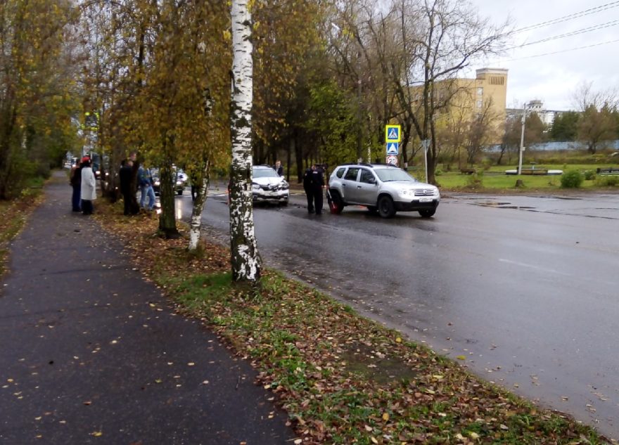 В Тверской области "Рено" въехал в "Рено", пострадали два человека В Тверской области "Рено" въехал в "Рено", пострадали два человека