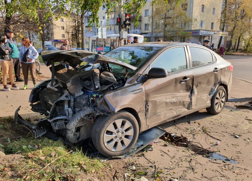 В Тверской области машина сбила женщину, стоявшую на тротуаре В Тверской области машина сбила женщину, стоявшую на тротуаре