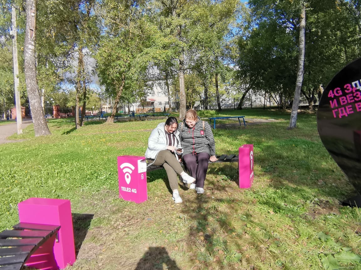 В городских парках области теперь можно подзарядить гаджеты