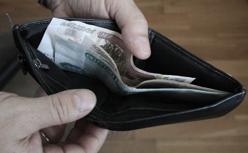 В Тверской области собутыльник украл у молодой женщины кошелек В Тверской области собутыльник украл у молодой женщины кошелек