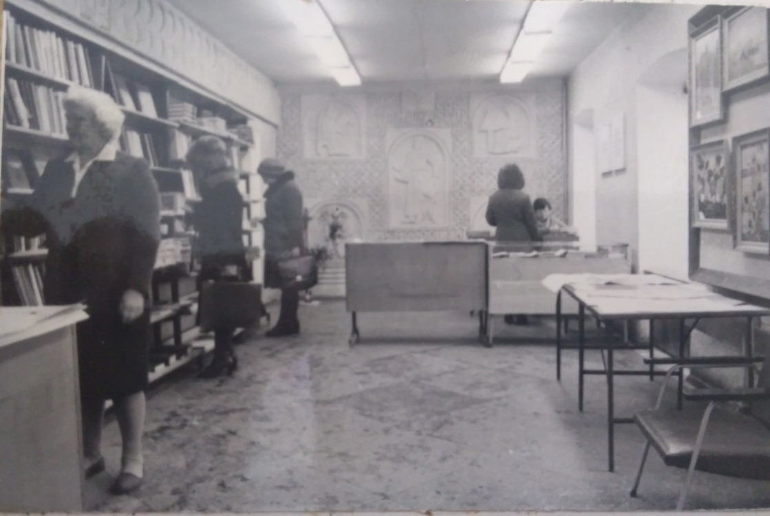 В соцсетях опубликовали редкие фото тверского "Букиниста" начала 1980-х