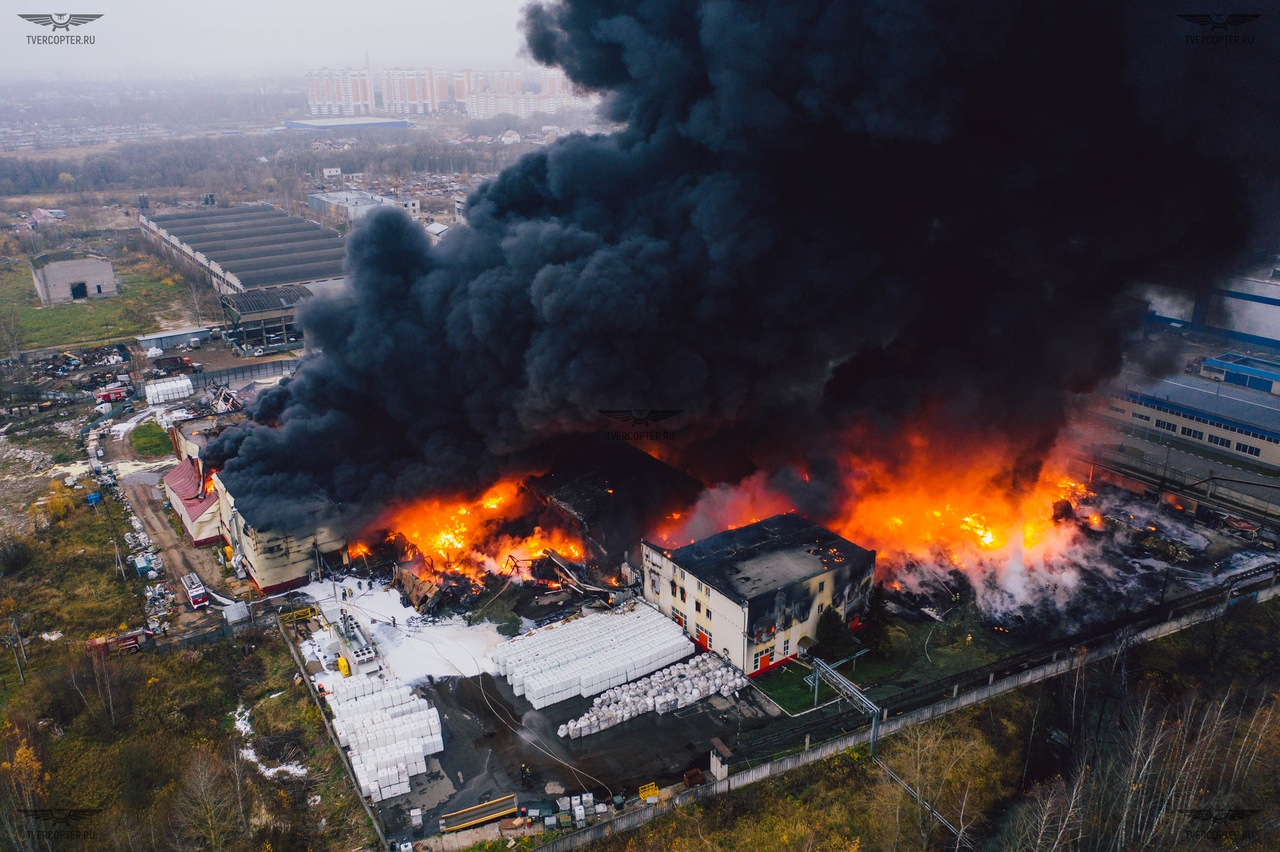 В Твери локализовали пожар на площади 5 тысяч квадратных метров | ТОП Тверь  новости