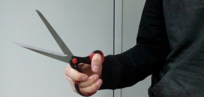 Житель Тверской области с ножницами напал на человека в общежитии Житель Тверской области с ножницами напал на человека в общежитии