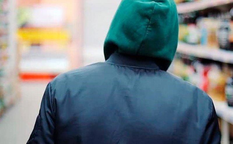 15-летний подросток из Твери прошёлся по магазинам с чужой картой 15-летний подросток из Твери прошёлся по магазинам с чужой картой