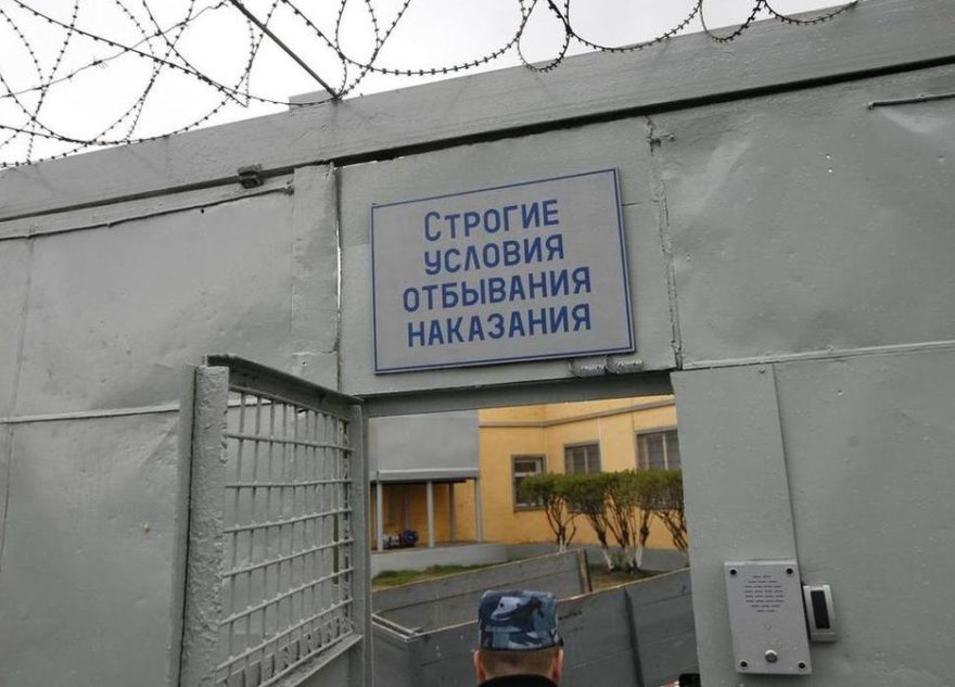 Житель Тверской области сходил за мясом и начал резать соседей Житель Тверской области сходил за мясом и начал резать соседей