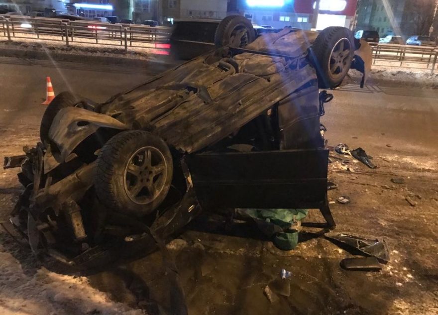 Появились подробности аварии с перевернувшимся в Твери "Фольксвагеном" Появились подробности аварии с перевернувшимся в Твери "Фольксвагеном"